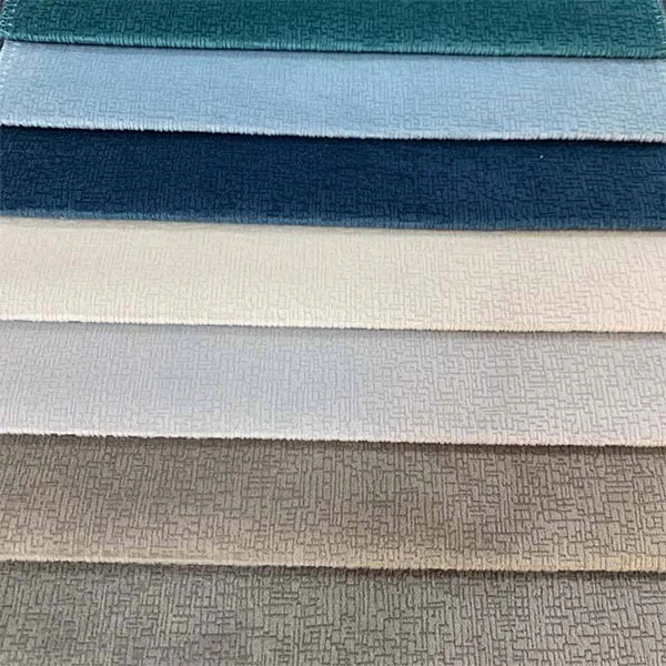 Obyčejná pevná žinylková pohovka