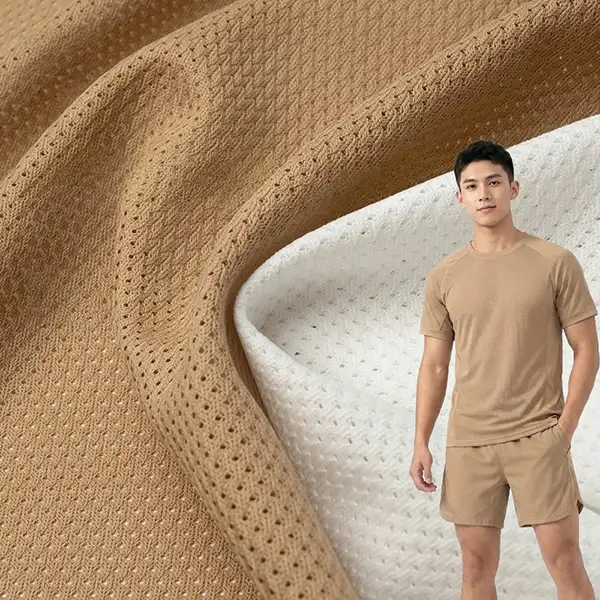 Oděvní síťovina z recyklovaného polyesteru