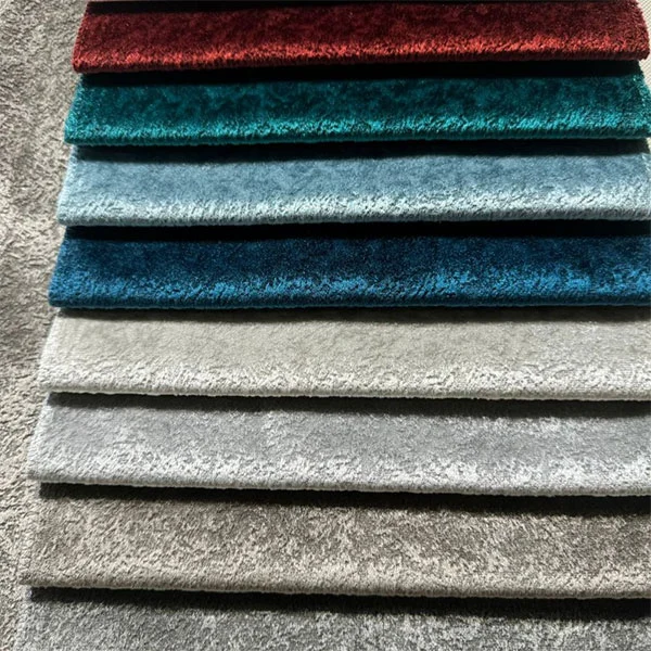 Zářící sametová pohovka